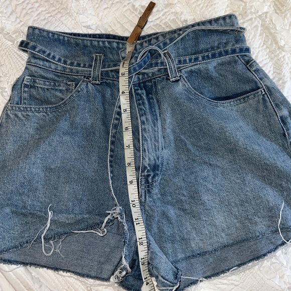 Forever 21 denim shorts size 27 in EUC. - Picture 10 of 14